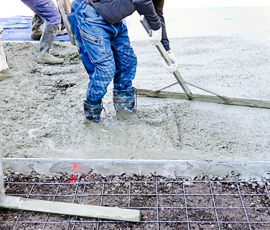 解体工事およびとび・土工工事